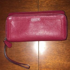 🎃Last Call🎃 Coach wallet in red